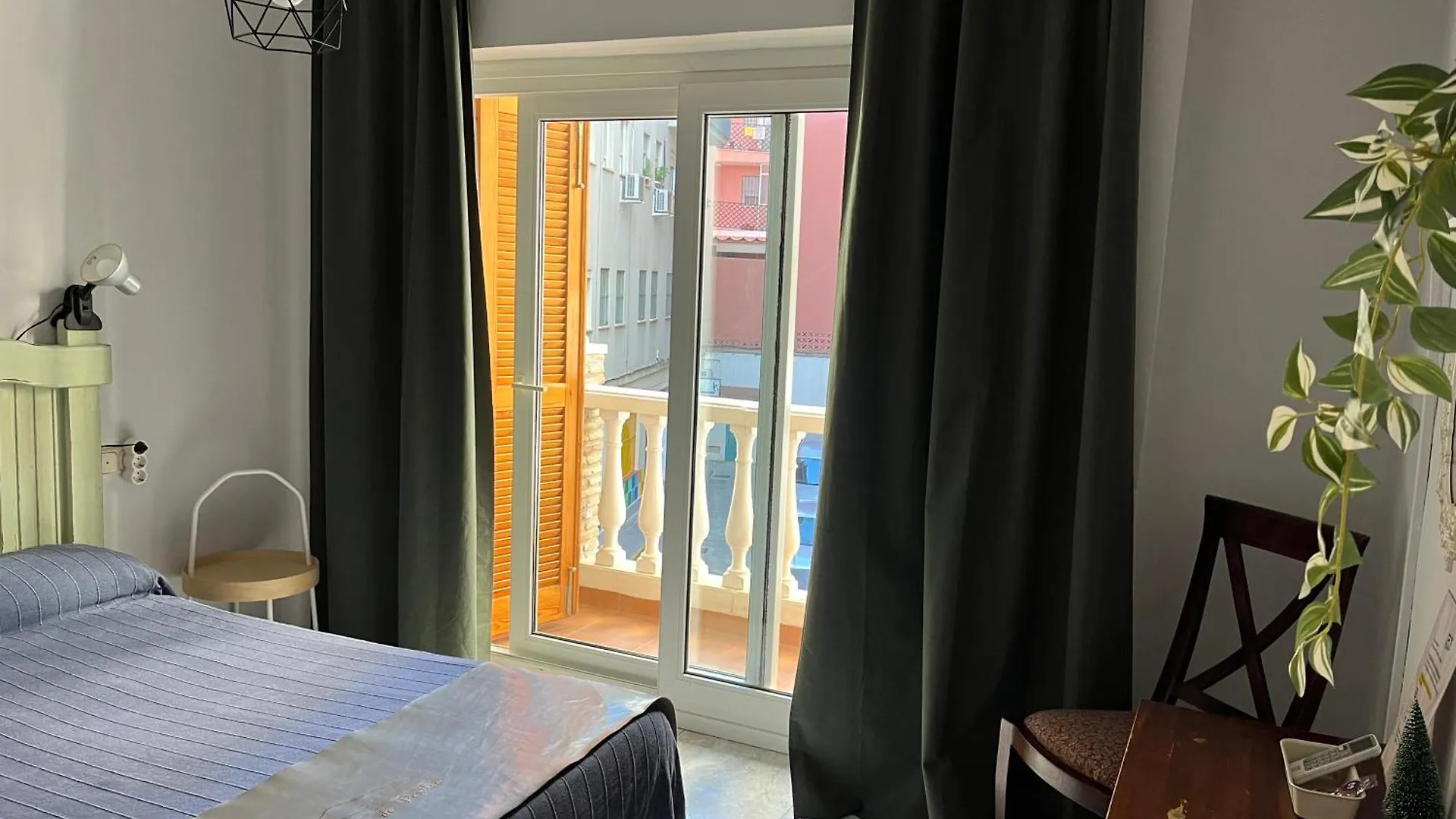 Habitacion En Calle Molino Malaga Guest house